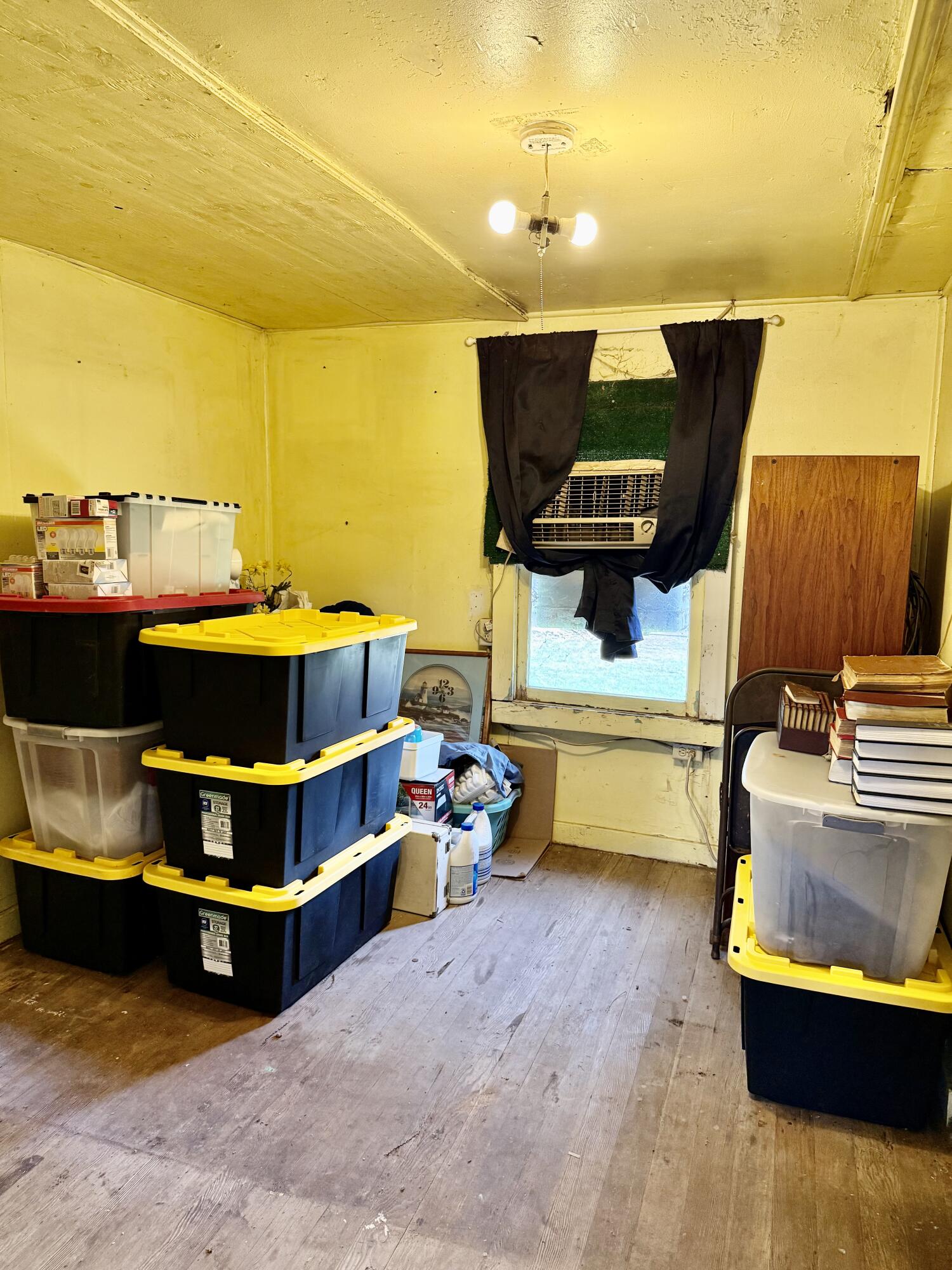 585 S Valencia Blvd, Woodlake, CA 93286