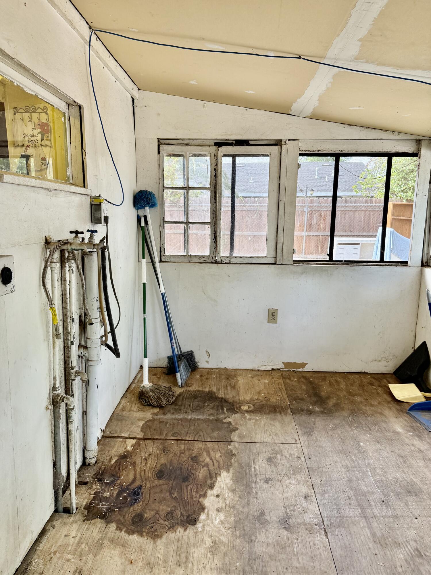 585 S Valencia Blvd, Woodlake, CA 93286