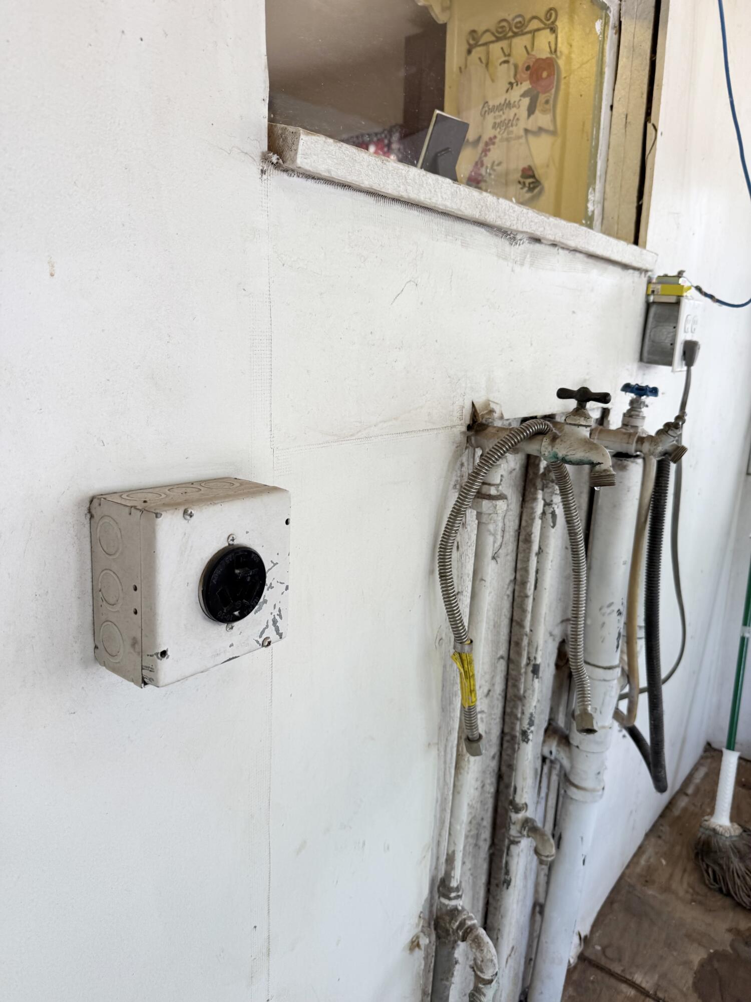 585 S Valencia Blvd, Woodlake, CA 93286