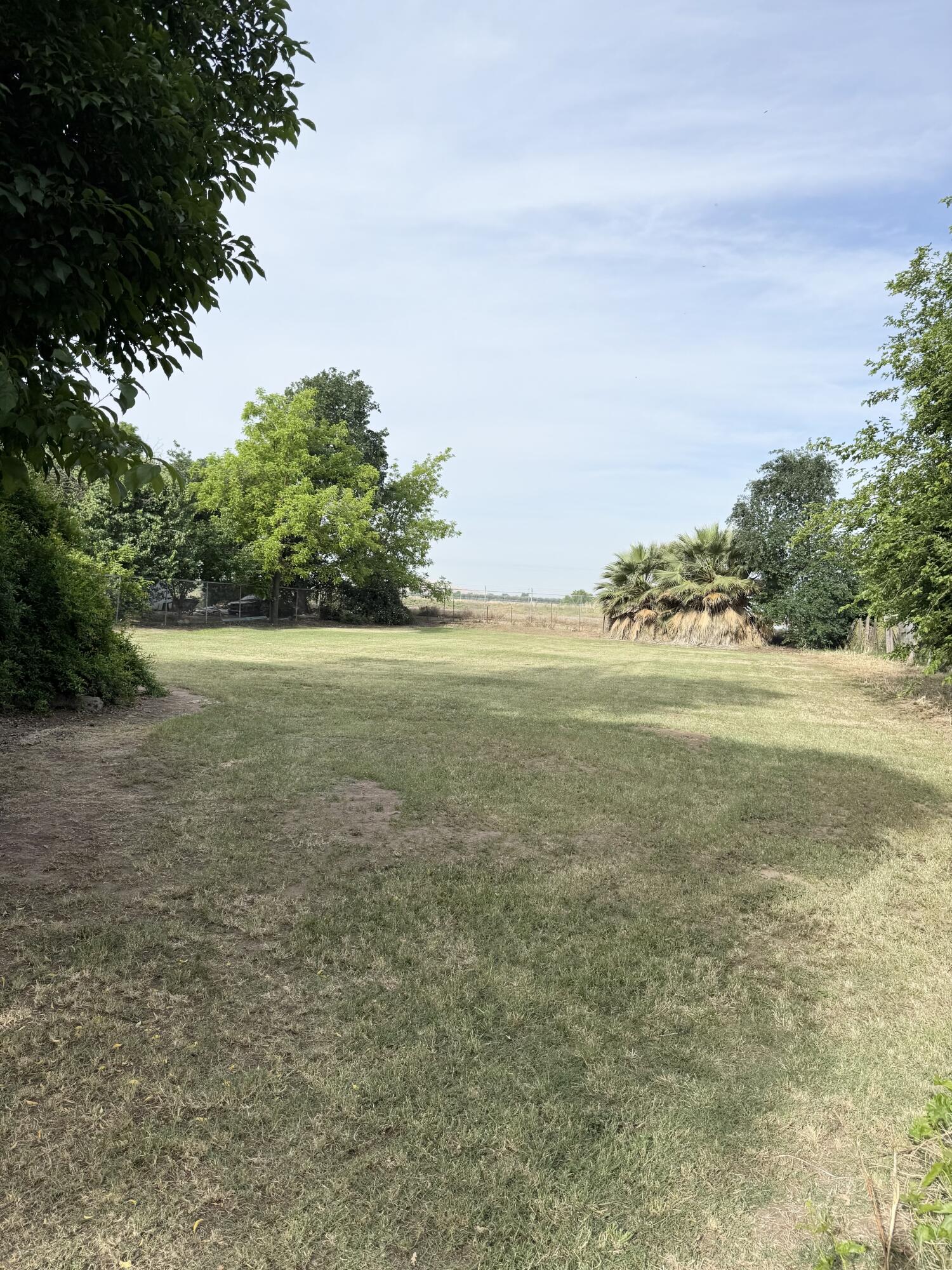 585 S Valencia Blvd, Woodlake, CA 93286