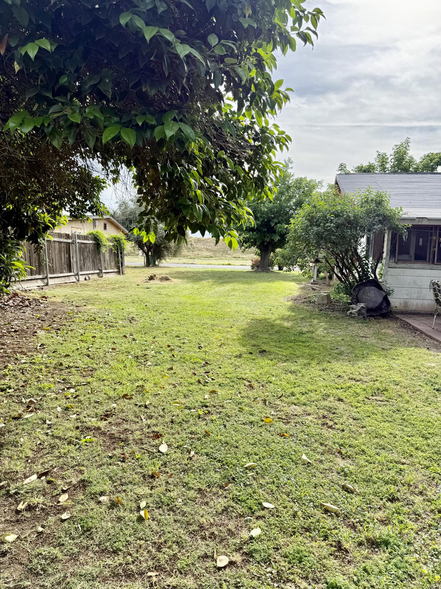 585 S Valencia Blvd, Woodlake, CA 93286