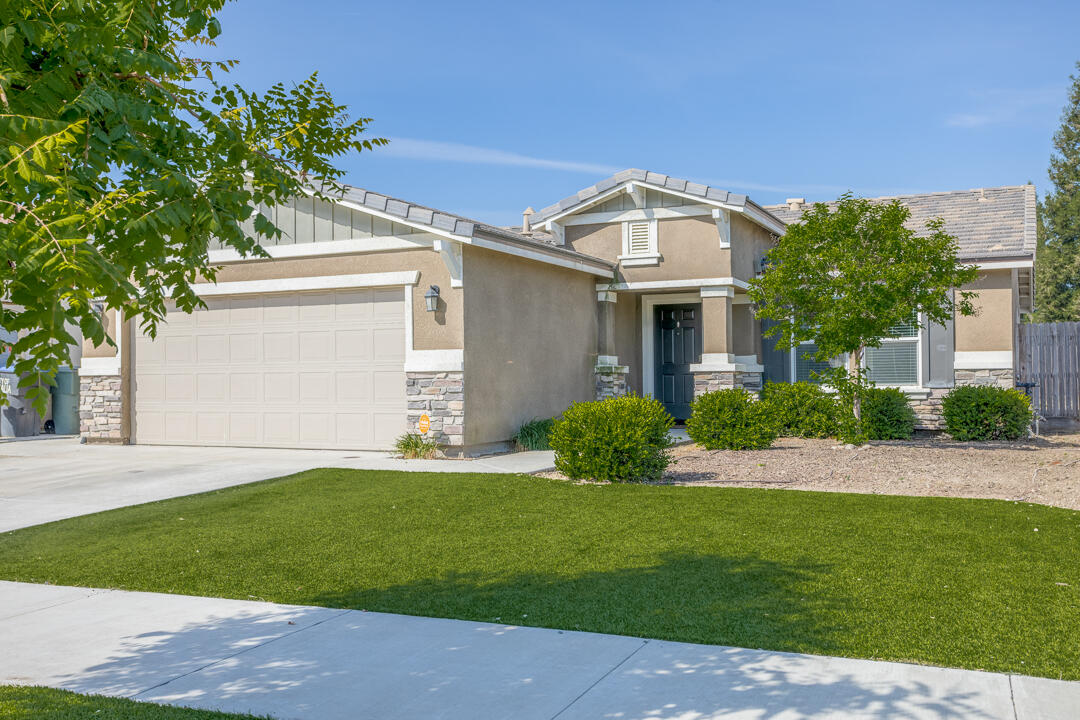 1643 N Grand Ct, Visalia, CA 93292
