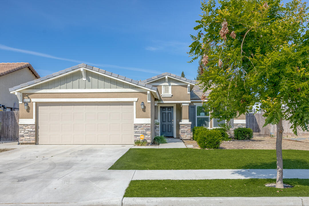 1643 N Grand Ct, Visalia, CA 93292