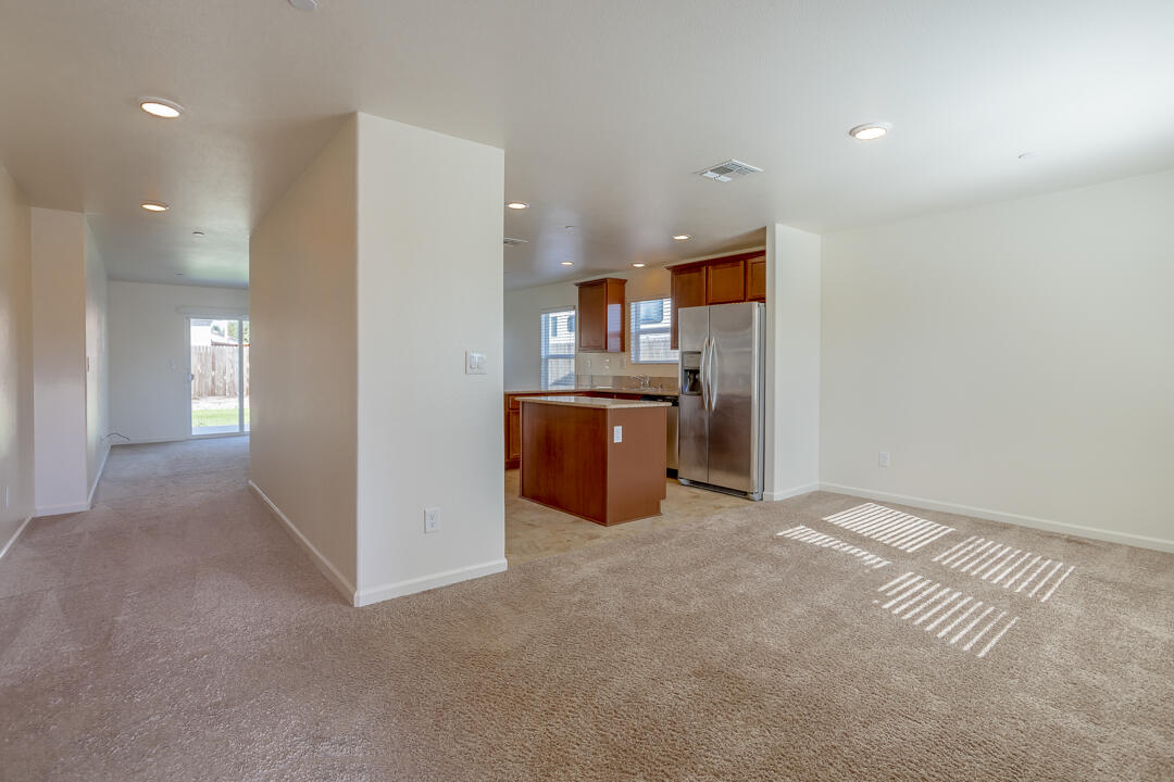 1643 N Grand Ct, Visalia, CA 93292