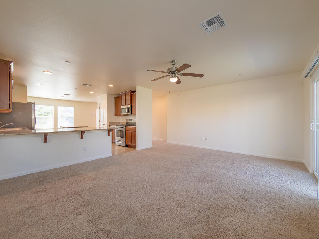 1643 N Grand Ct, Visalia, CA 93292