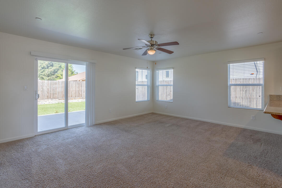 1643 N Grand Ct, Visalia, CA 93292