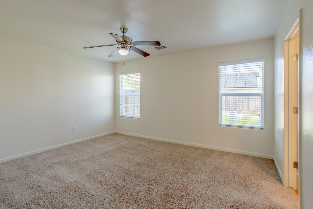 1643 N Grand Ct, Visalia, CA 93292