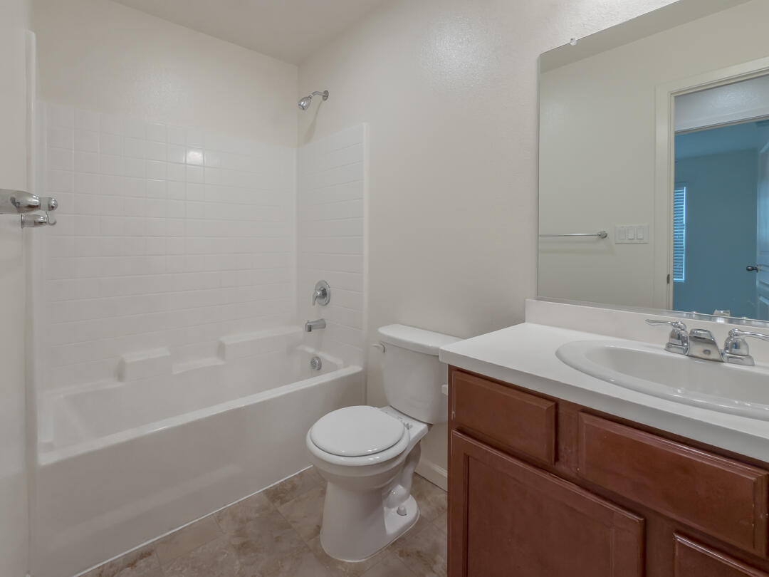 1643 N Grand Ct, Visalia, CA 93292