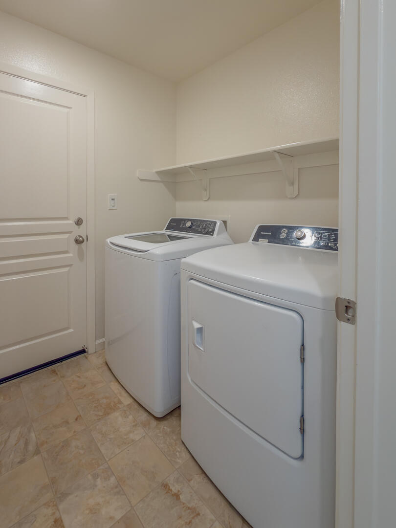 1643 N Grand Ct, Visalia, CA 93292