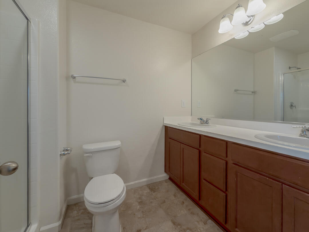 1643 N Grand Ct, Visalia, CA 93292