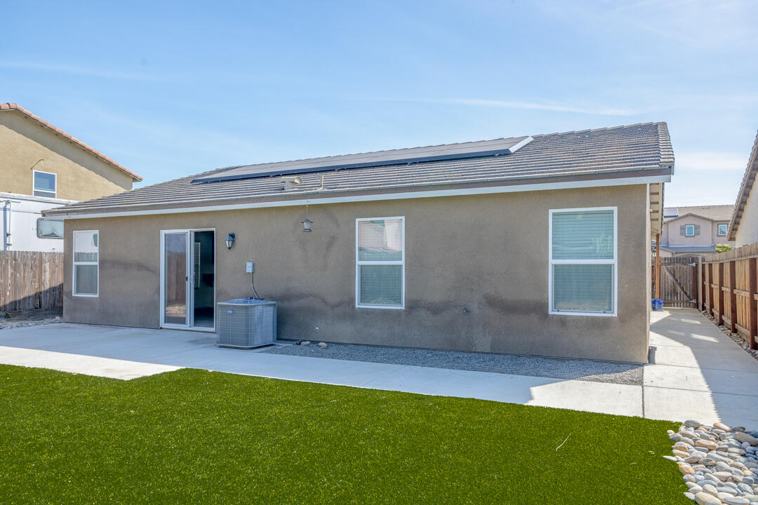1643 N Grand Ct, Visalia, CA 93292