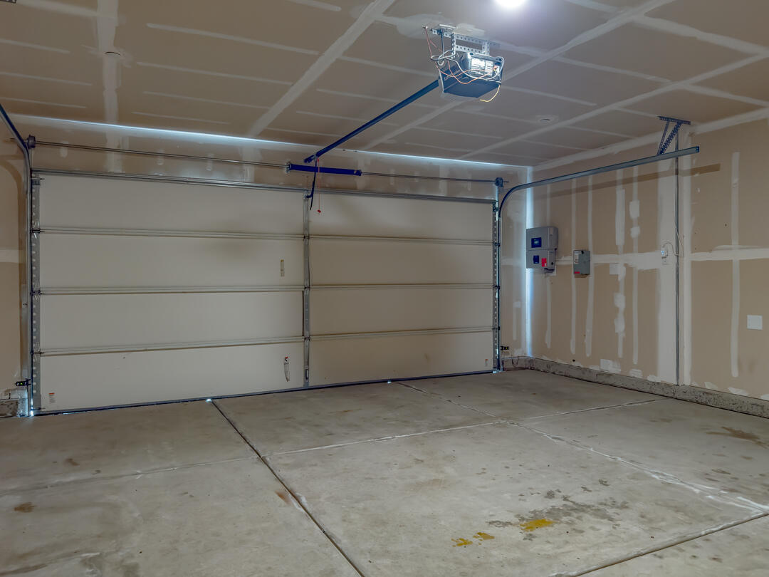 1643 N Grand Ct, Visalia, CA 93292