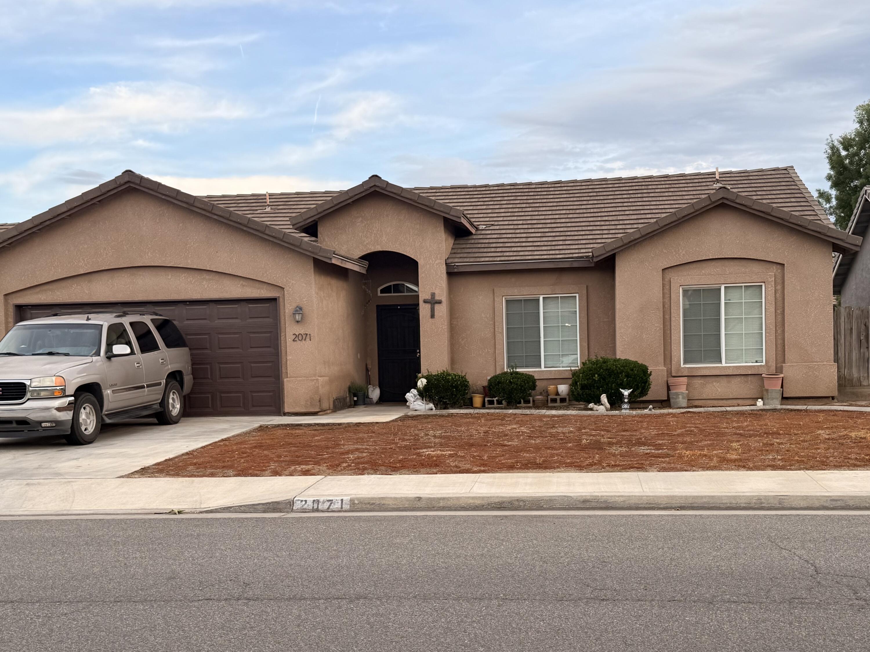 2071 W Orange Ave, Porterville, CA 93257