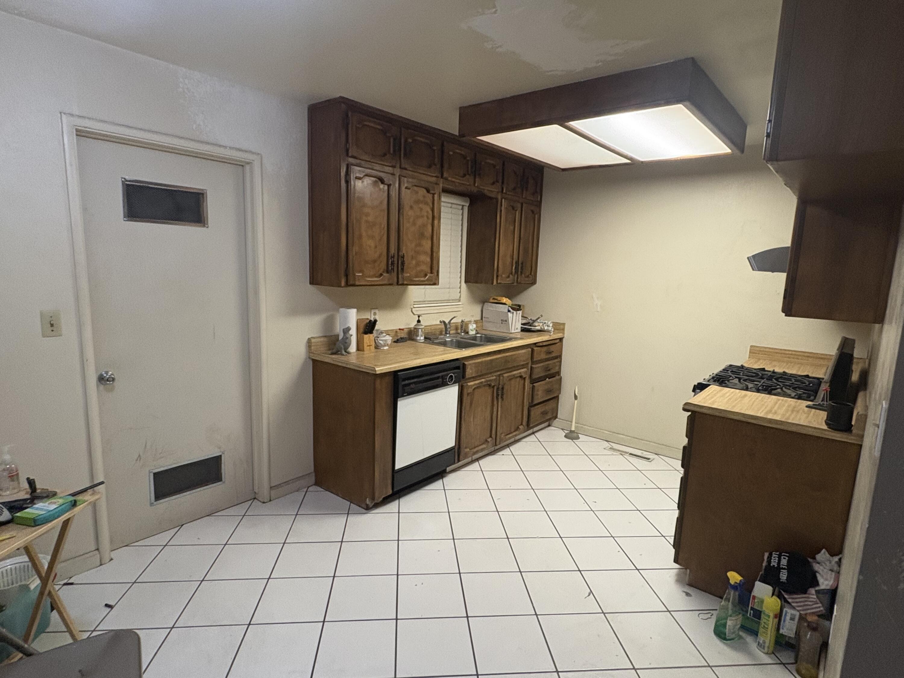 1109 W Riggin Ave, Visalia, CA 93291