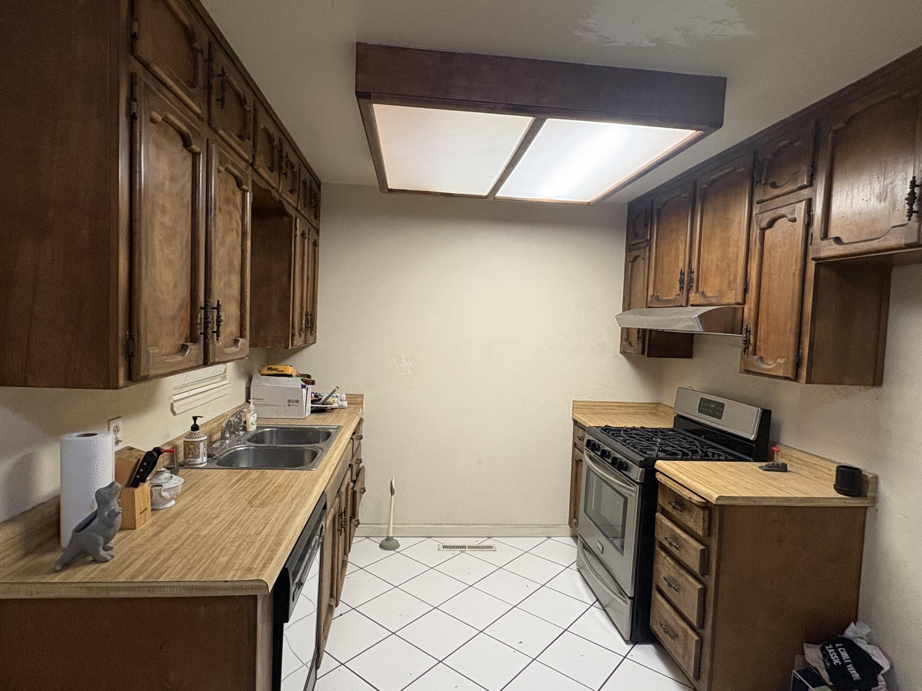 1109 W Riggin Ave, Visalia, CA 93291