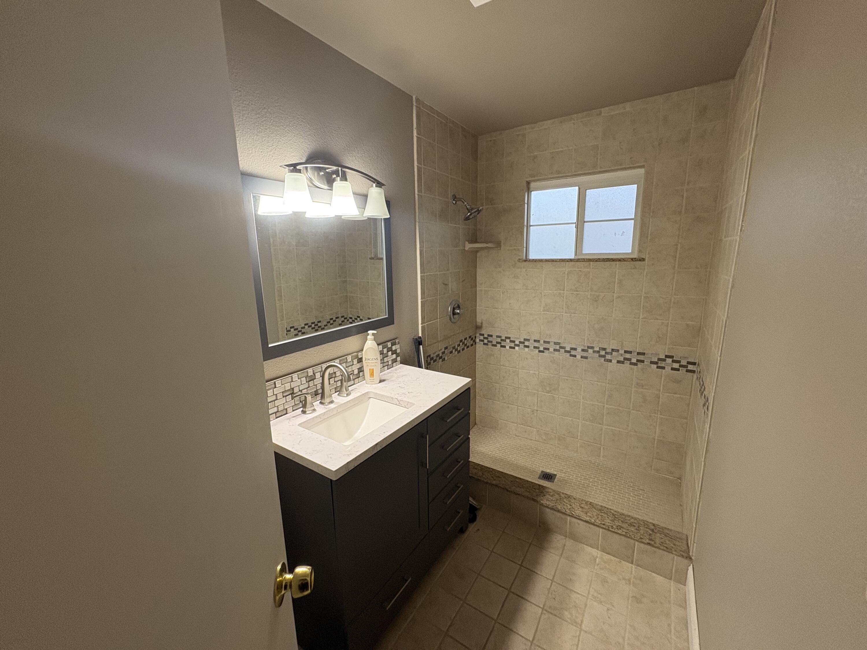 1109 W Riggin Ave, Visalia, CA 93291