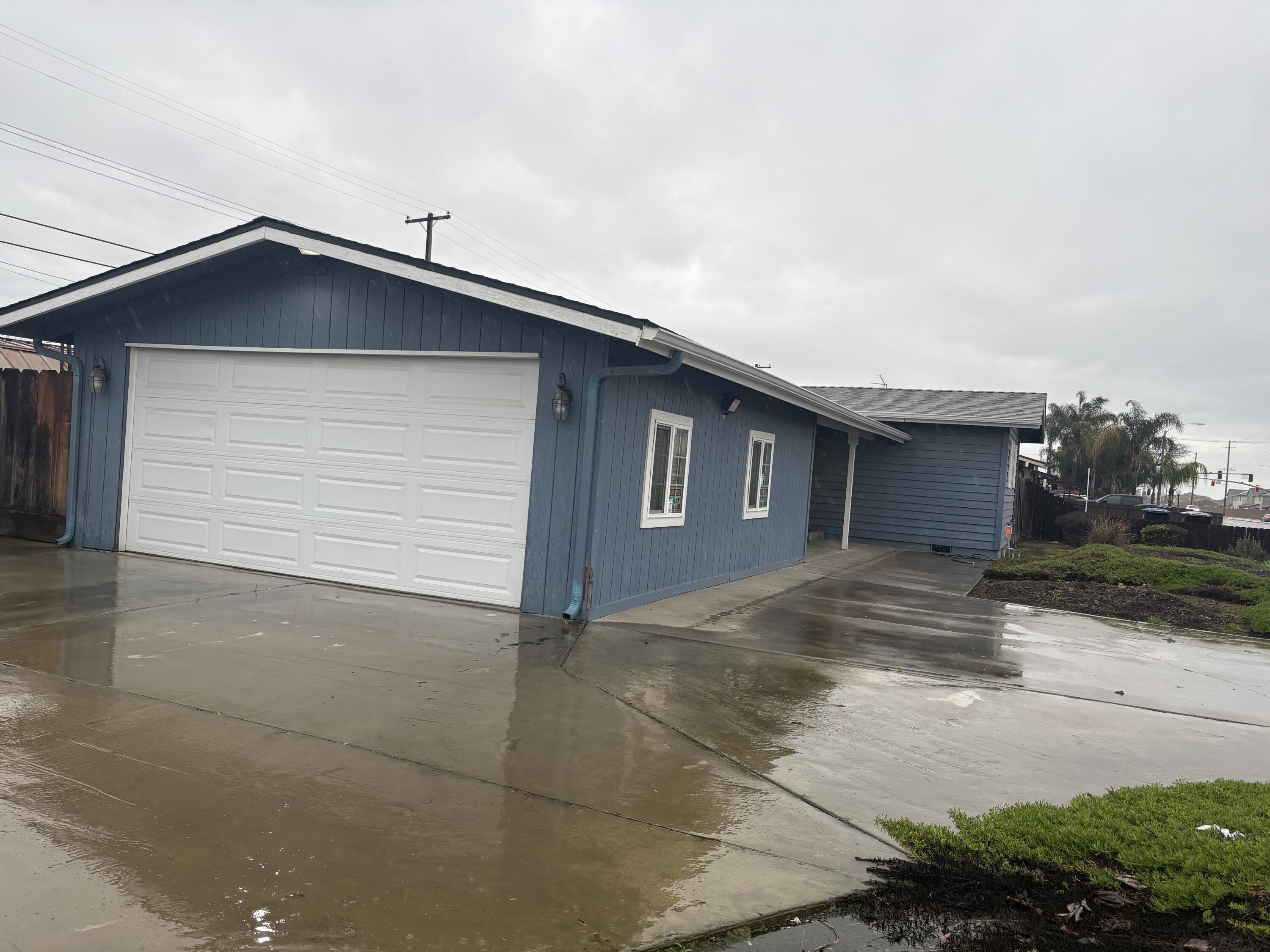 1109 W Riggin Ave, Visalia, CA 93291