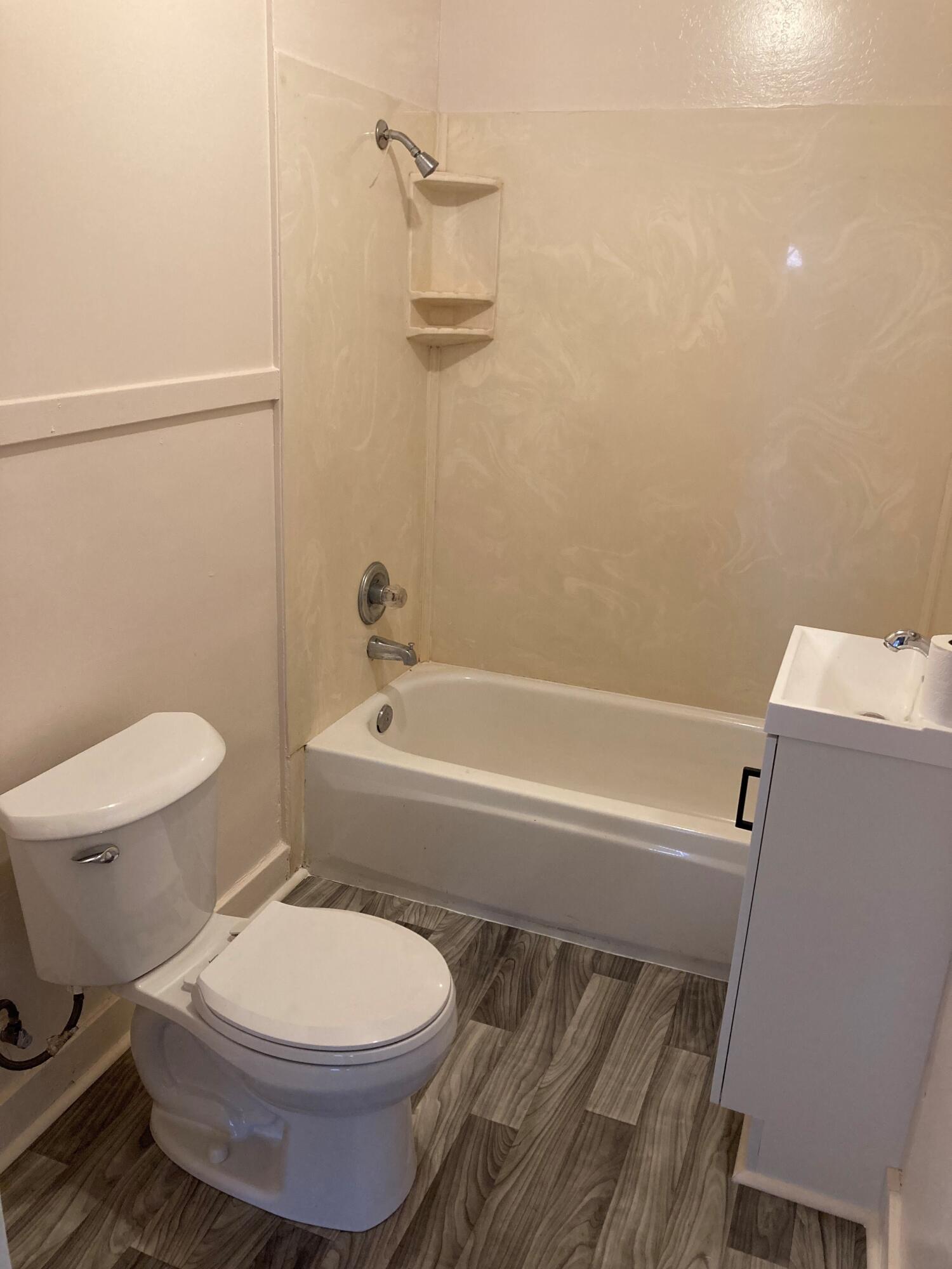 639 E San Joaquin Ave, Tulare, CA 93274