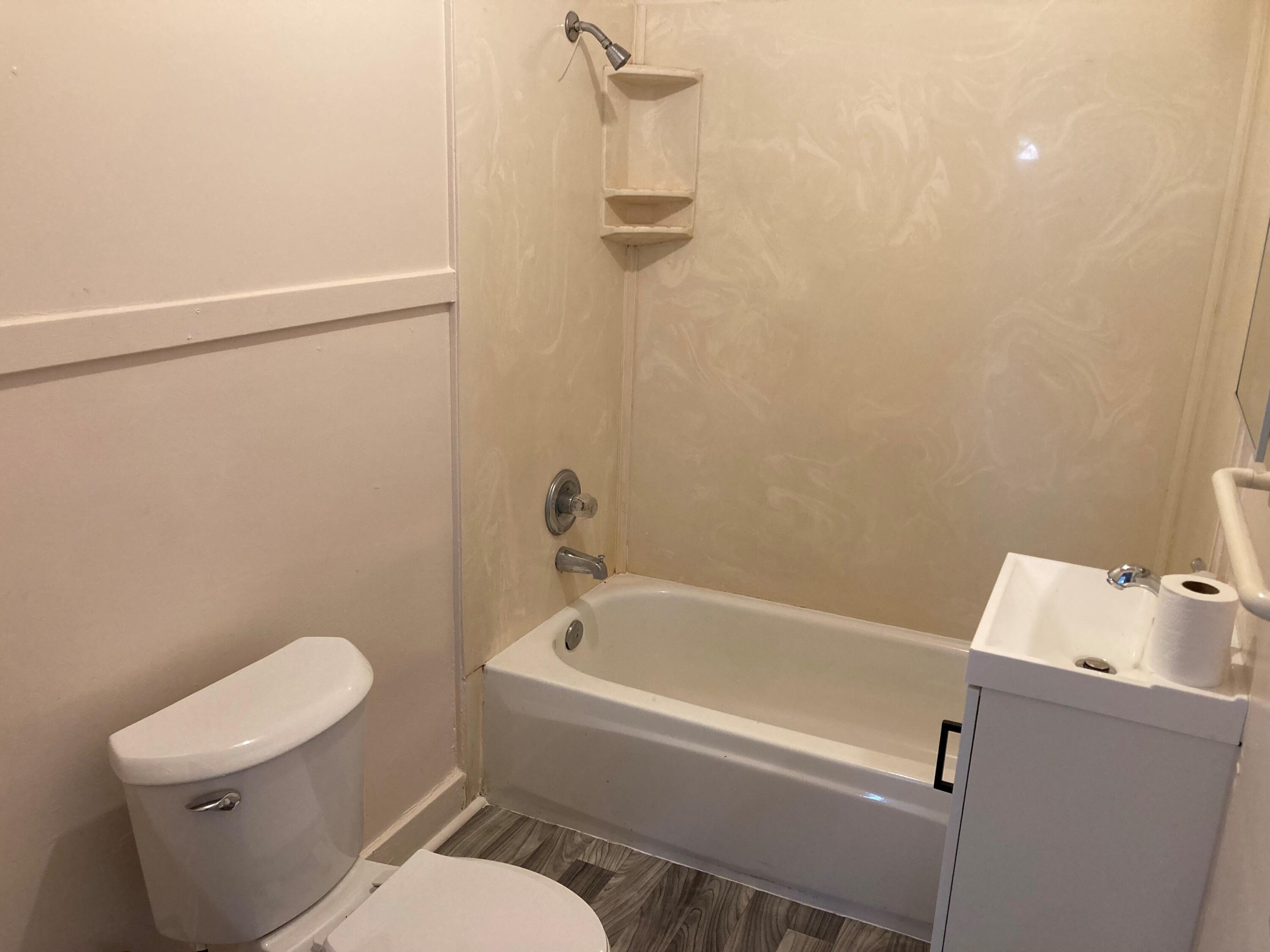 639 E San Joaquin Ave, Tulare, CA 93274