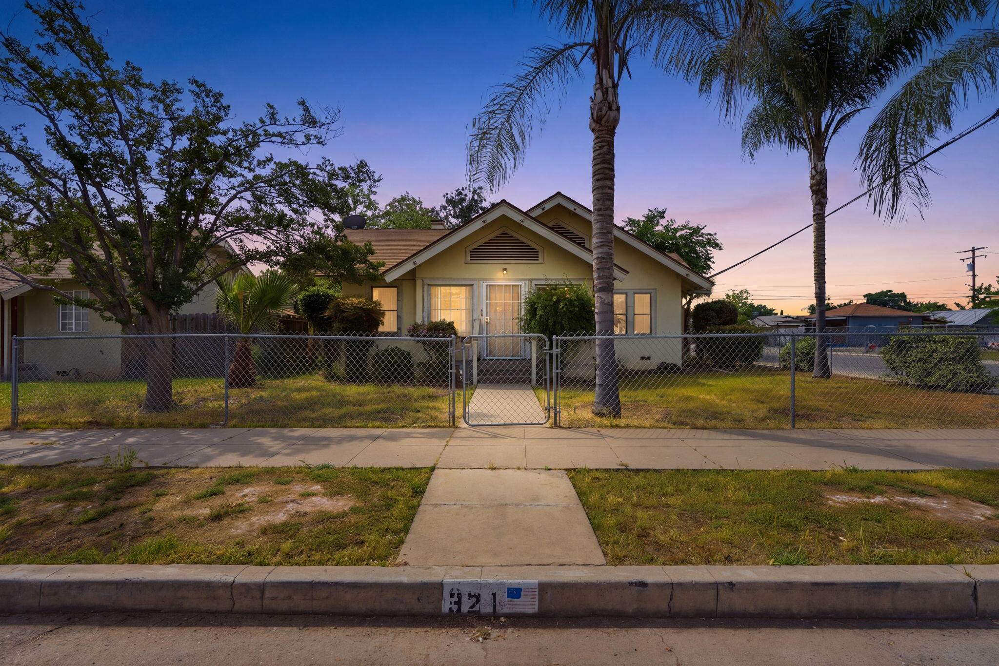 321 W Kanai Ave, Porterville, CA 93257