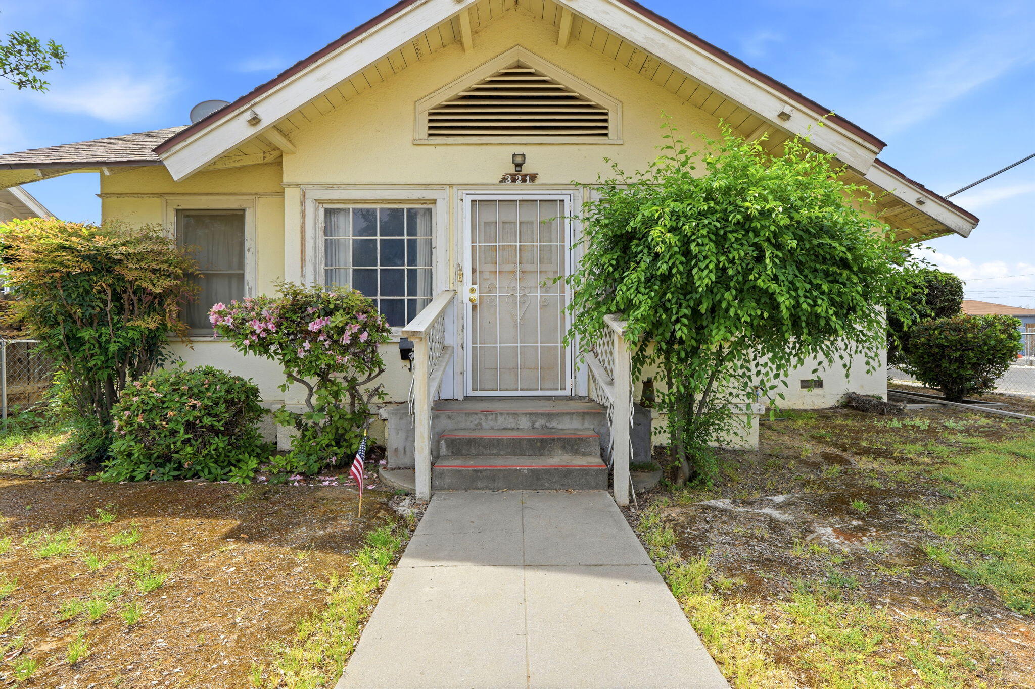 321 W Kanai Ave, Porterville, CA 93257