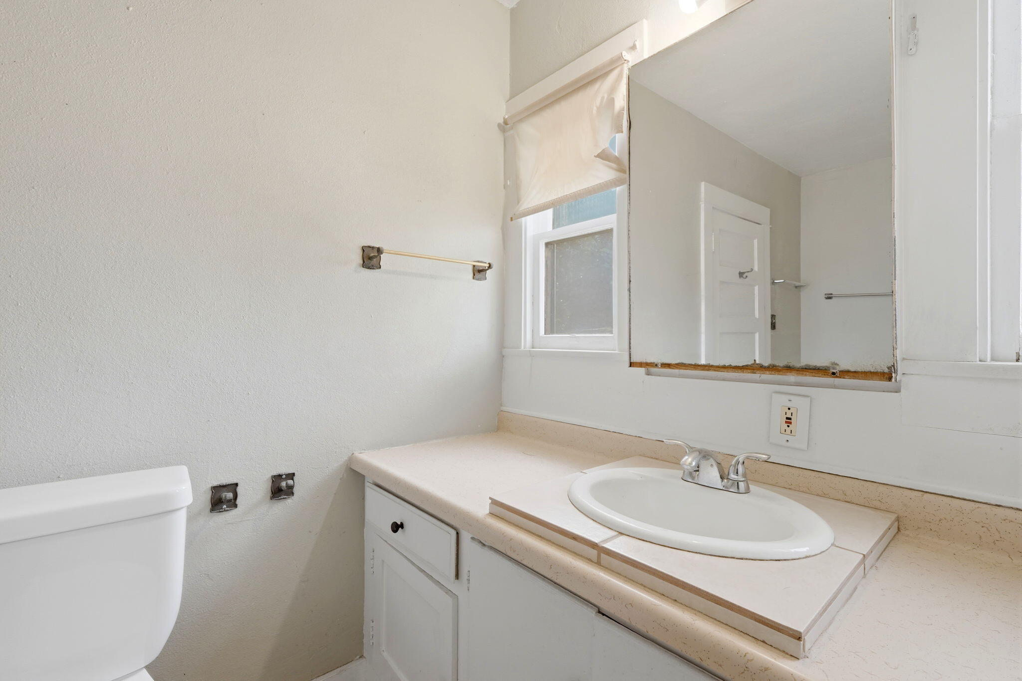 321 W Kanai Ave, Porterville, CA 93257