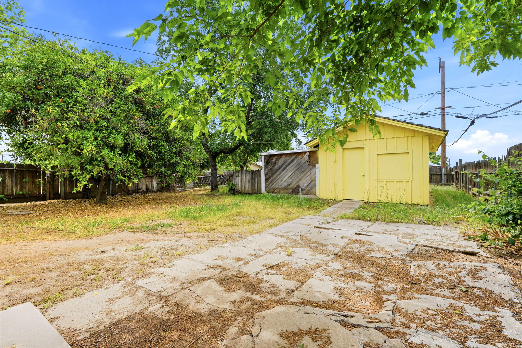 321 W Kanai Ave, Porterville, CA 93257
