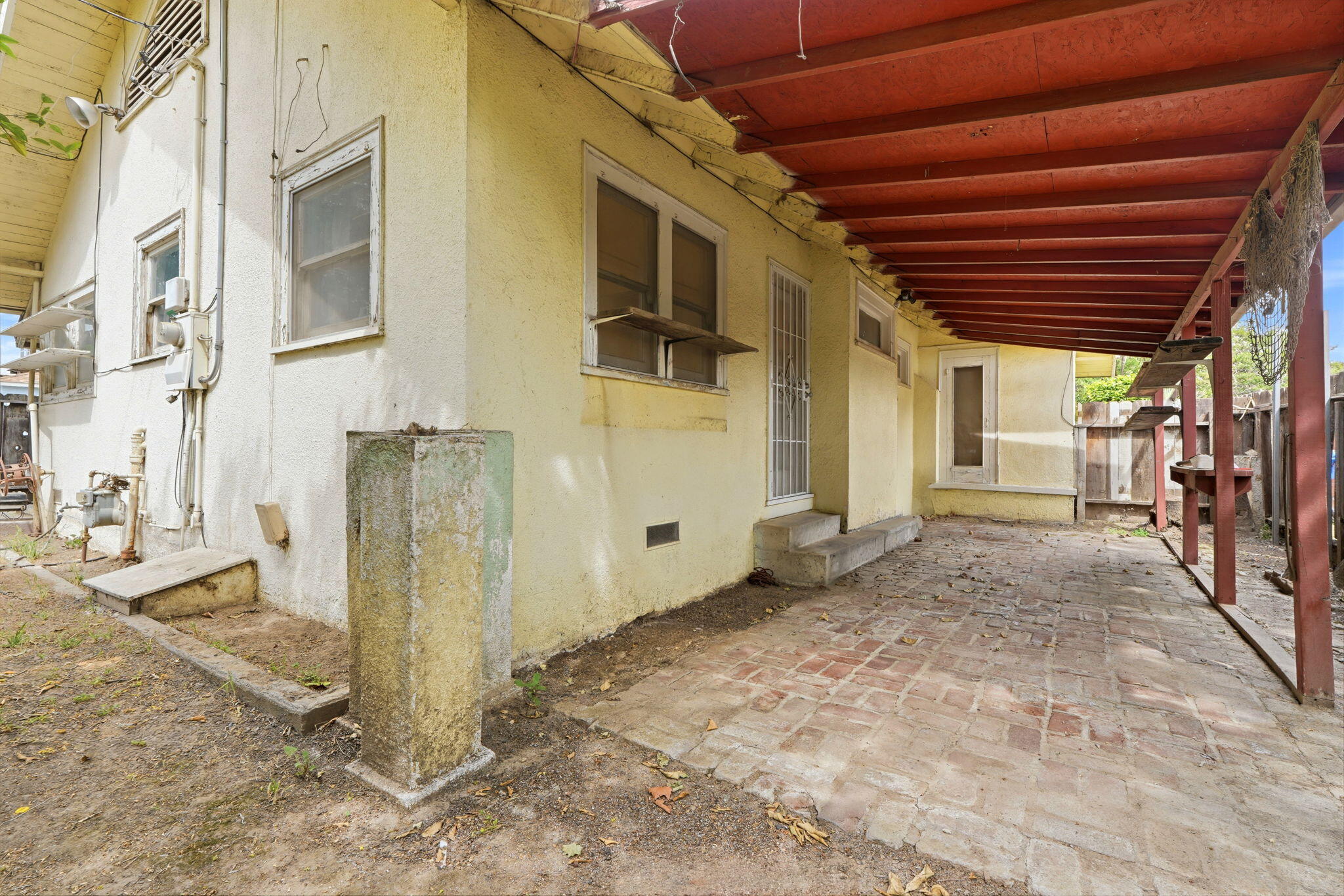 321 W Kanai Ave, Porterville, CA 93257