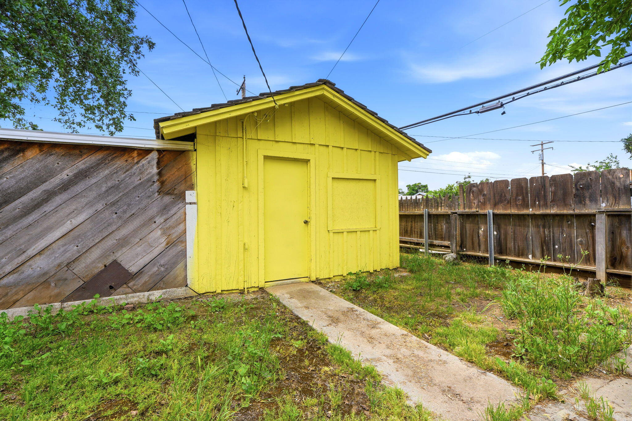321 W Kanai Ave, Porterville, CA 93257