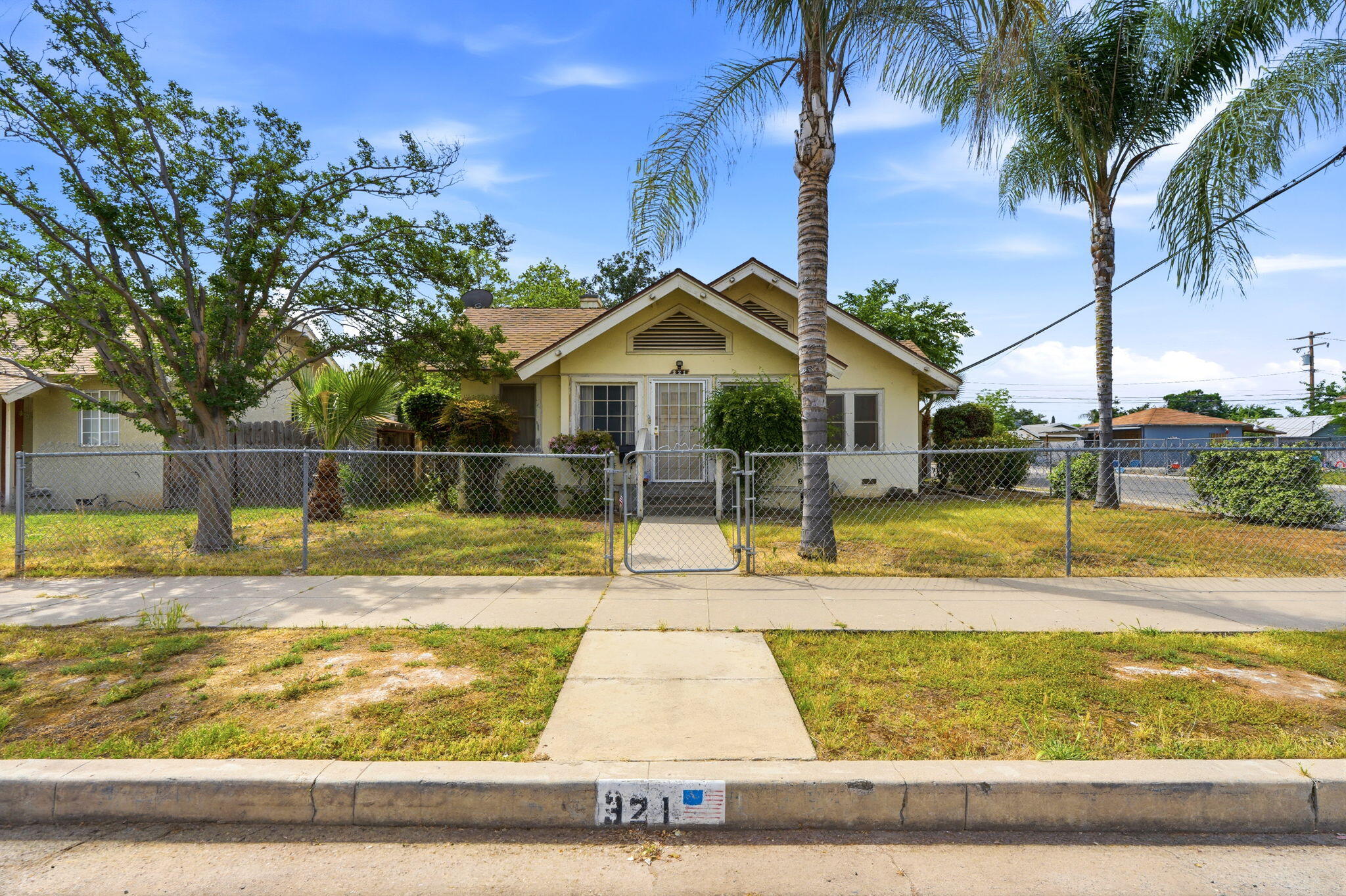 321 W Kanai Ave, Porterville, CA 93257