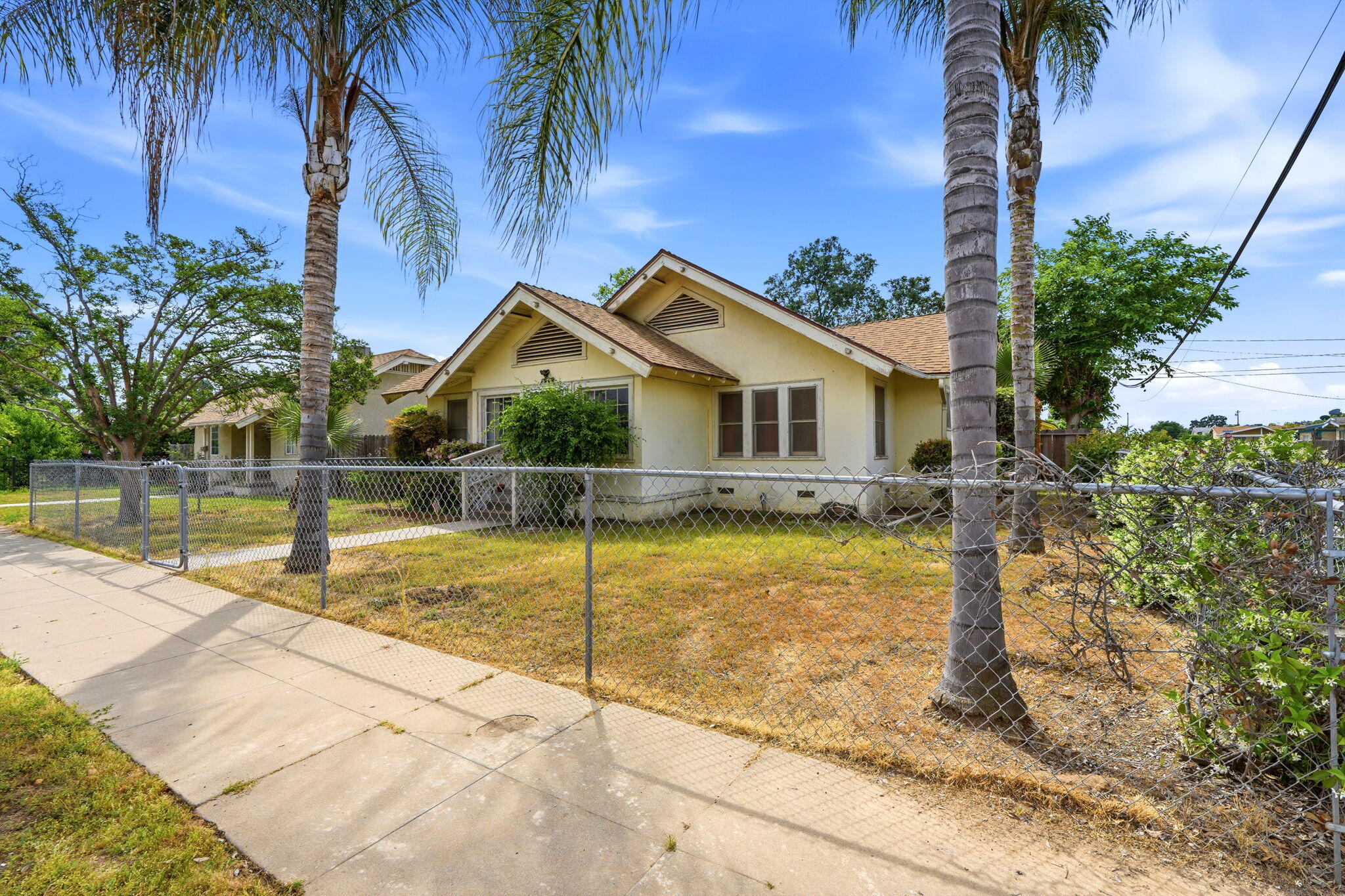 321 W Kanai Ave, Porterville, CA 93257