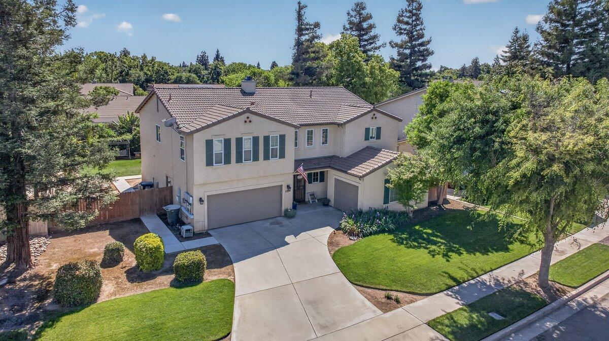 5821 W Sunnyview Ave, Visalia, CA 93291