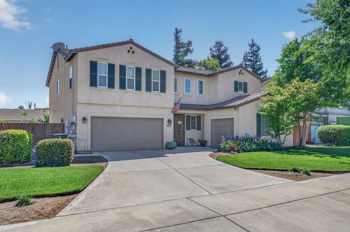 5821 W Sunnyview Ave, Visalia, CA 93291