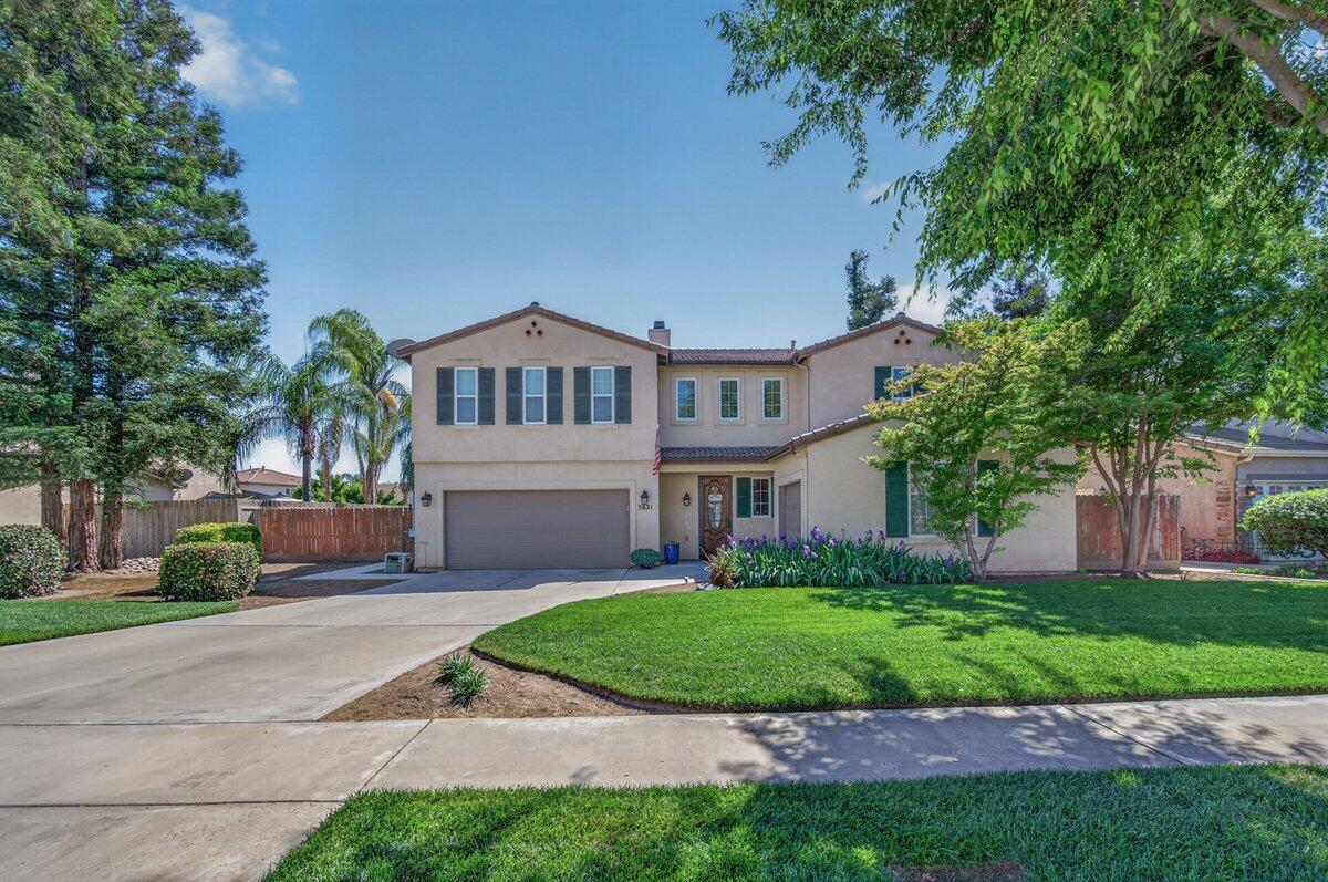 5821 W Sunnyview Ave, Visalia, CA 93291