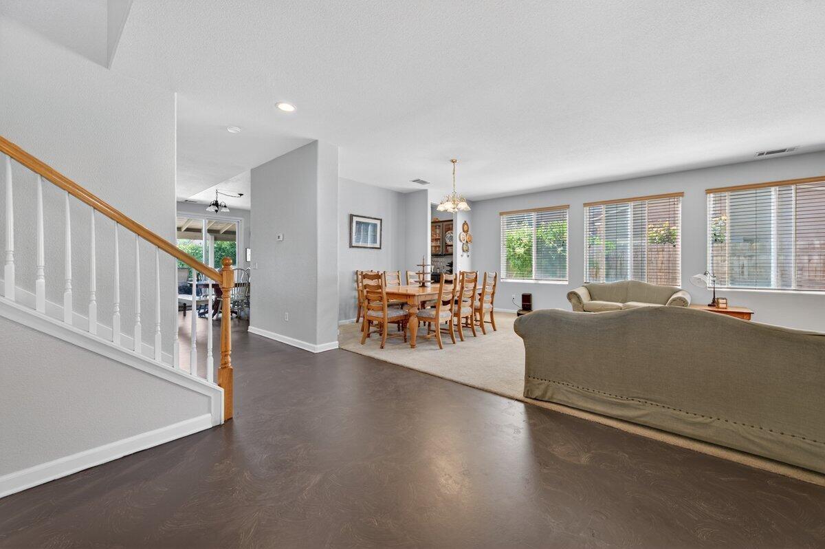 5821 W Sunnyview Ave, Visalia, CA 93291