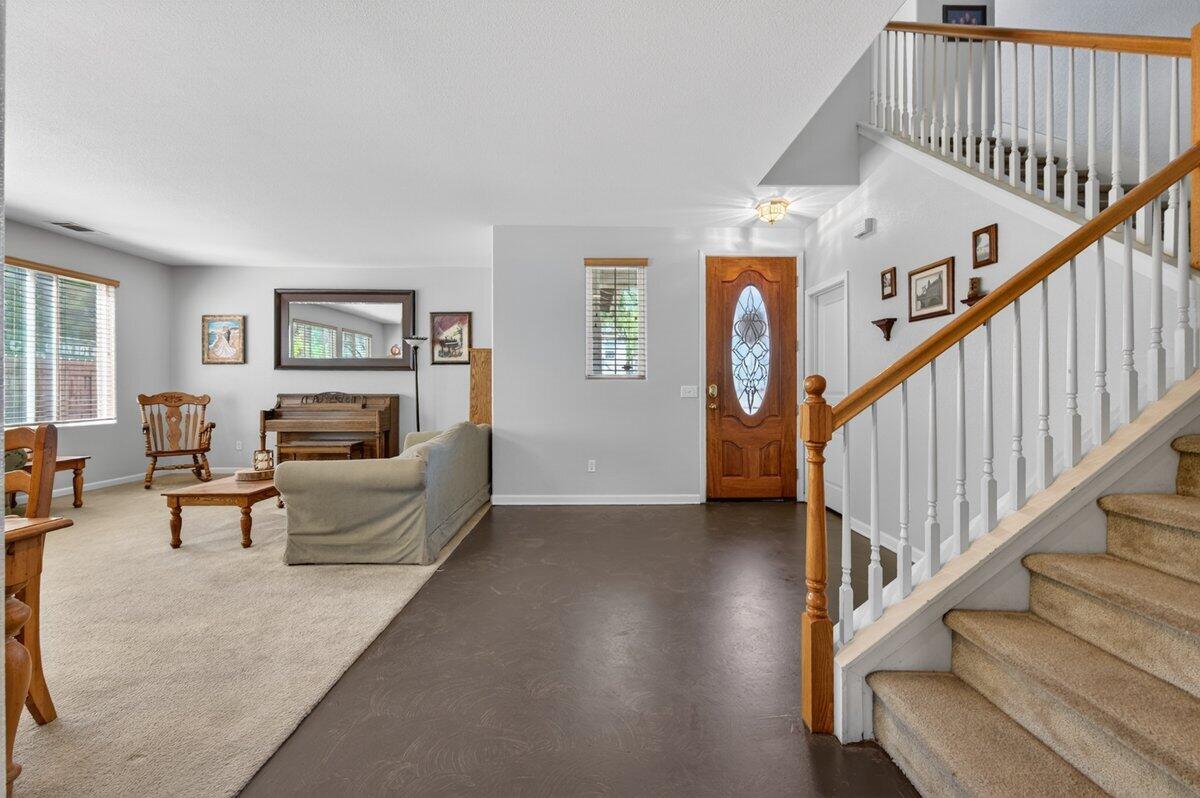 5821 W Sunnyview Ave, Visalia, CA 93291