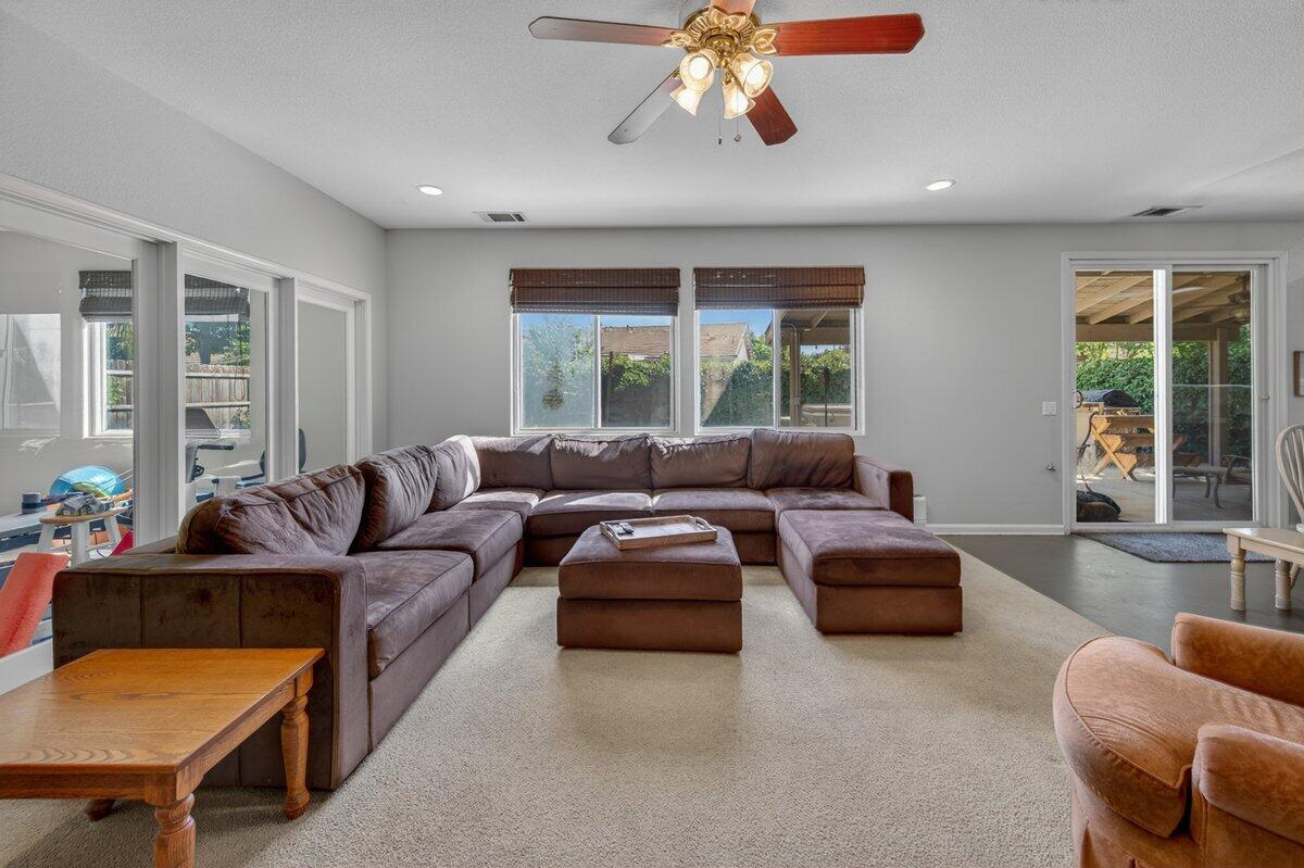 5821 W Sunnyview Ave, Visalia, CA 93291