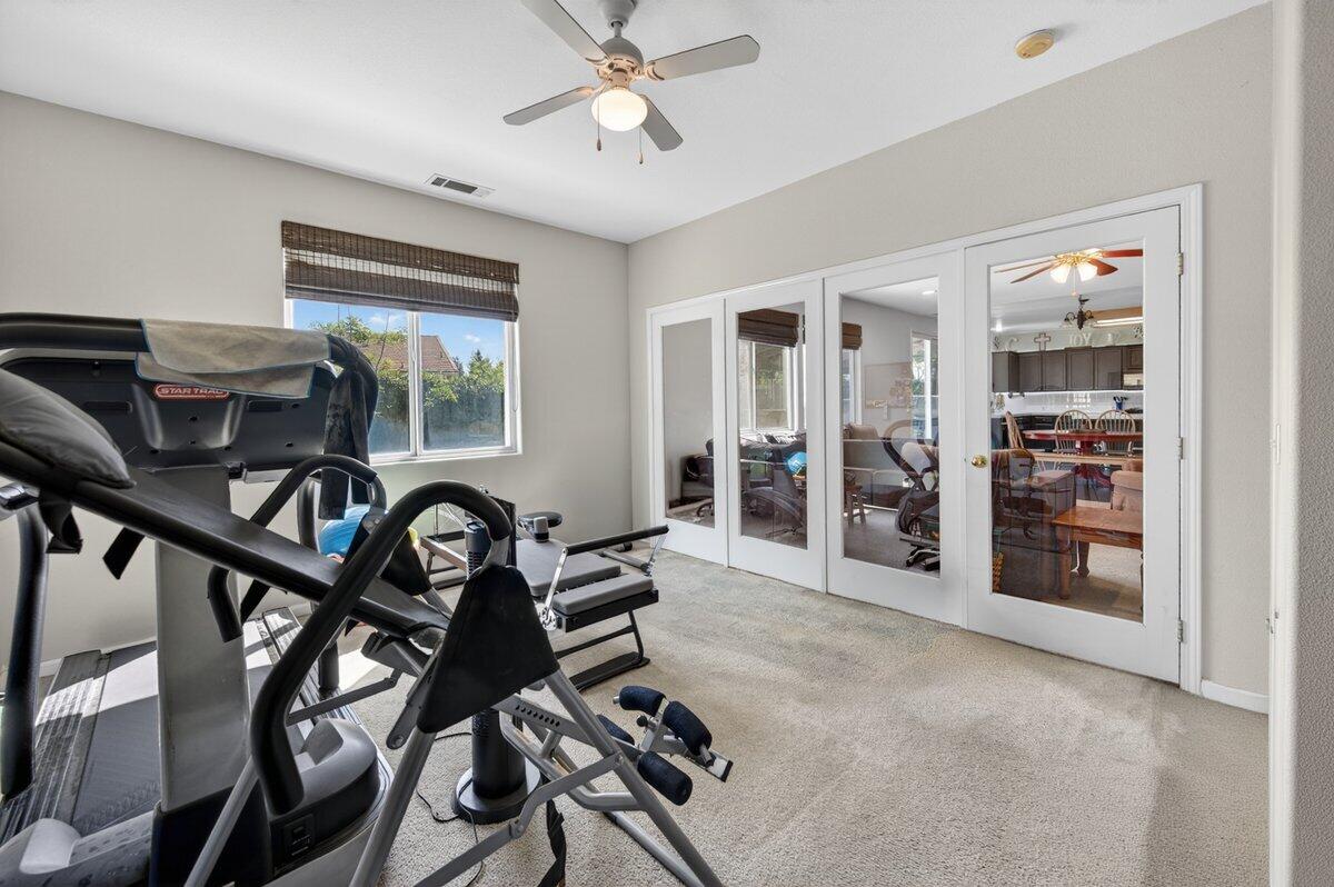 5821 W Sunnyview Ave, Visalia, CA 93291