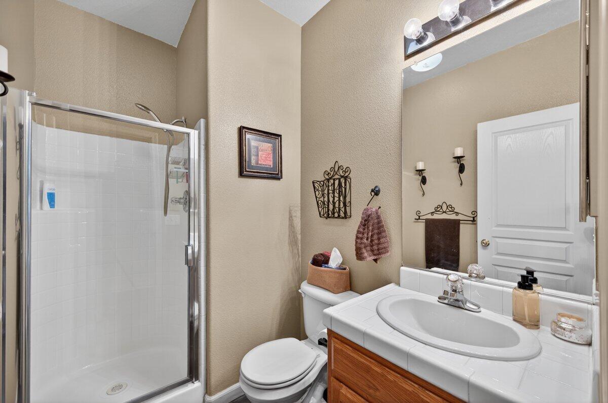 5821 W Sunnyview Ave, Visalia, CA 93291