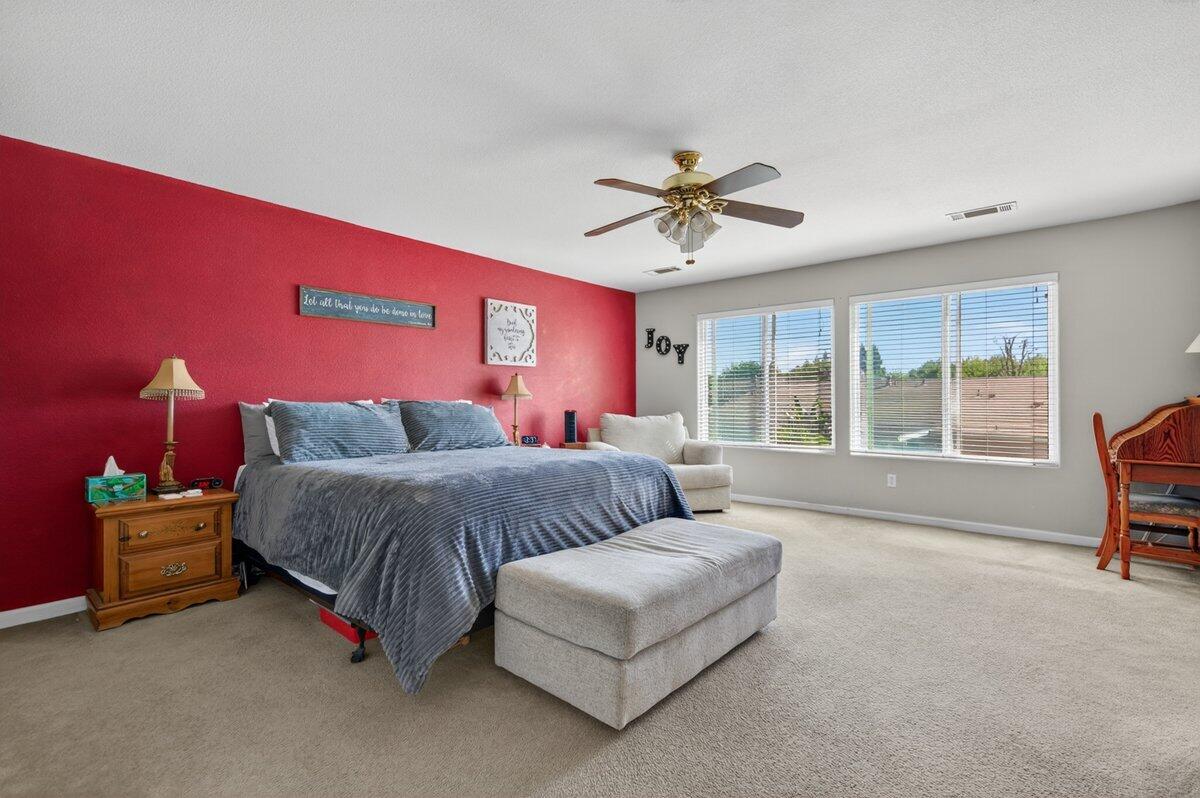 5821 W Sunnyview Ave, Visalia, CA 93291