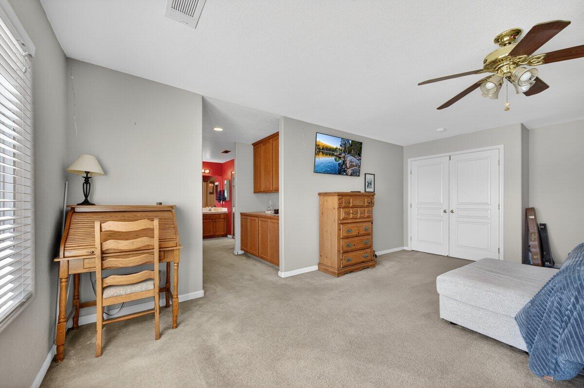 5821 W Sunnyview Ave, Visalia, CA 93291