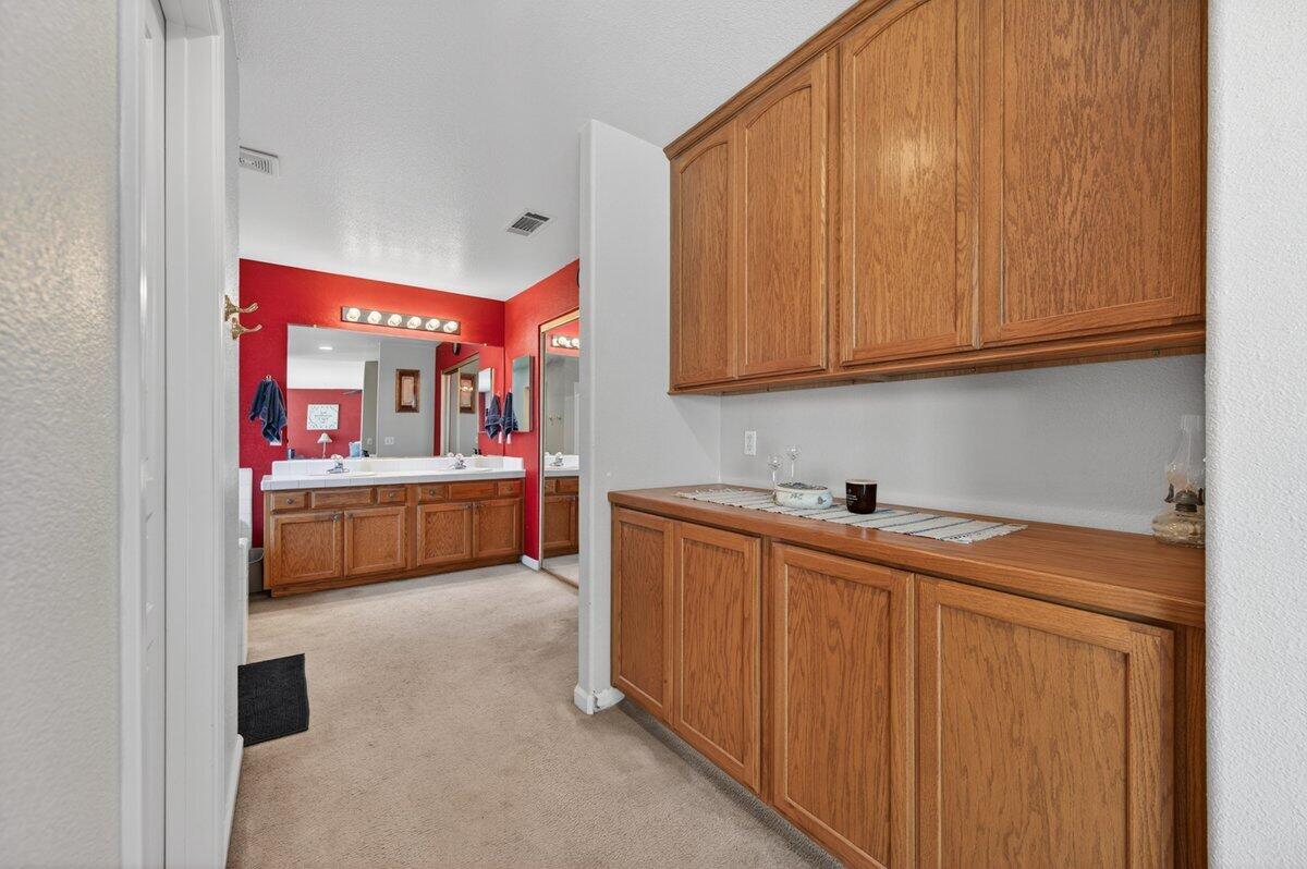 5821 W Sunnyview Ave, Visalia, CA 93291