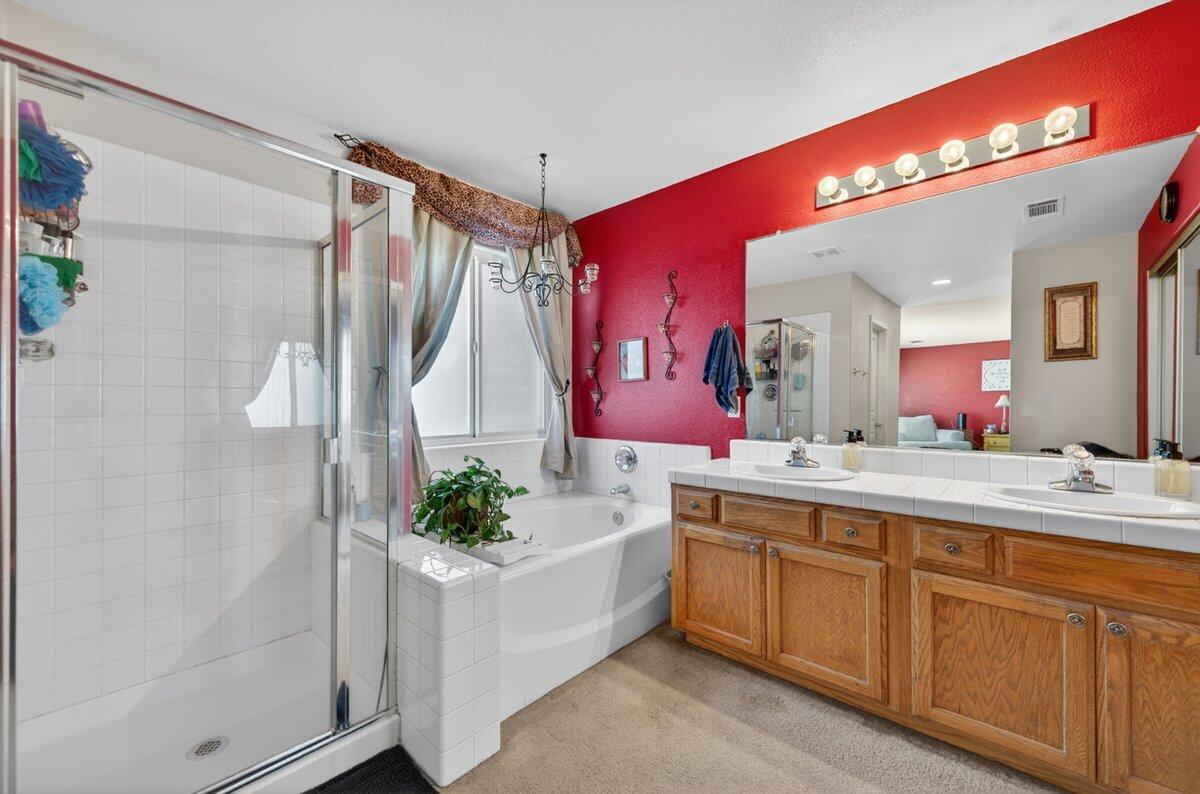 5821 W Sunnyview Ave, Visalia, CA 93291