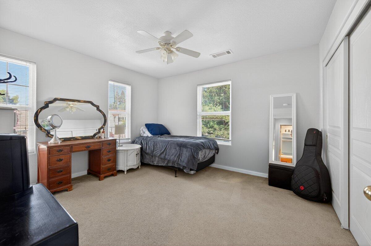 5821 W Sunnyview Ave, Visalia, CA 93291