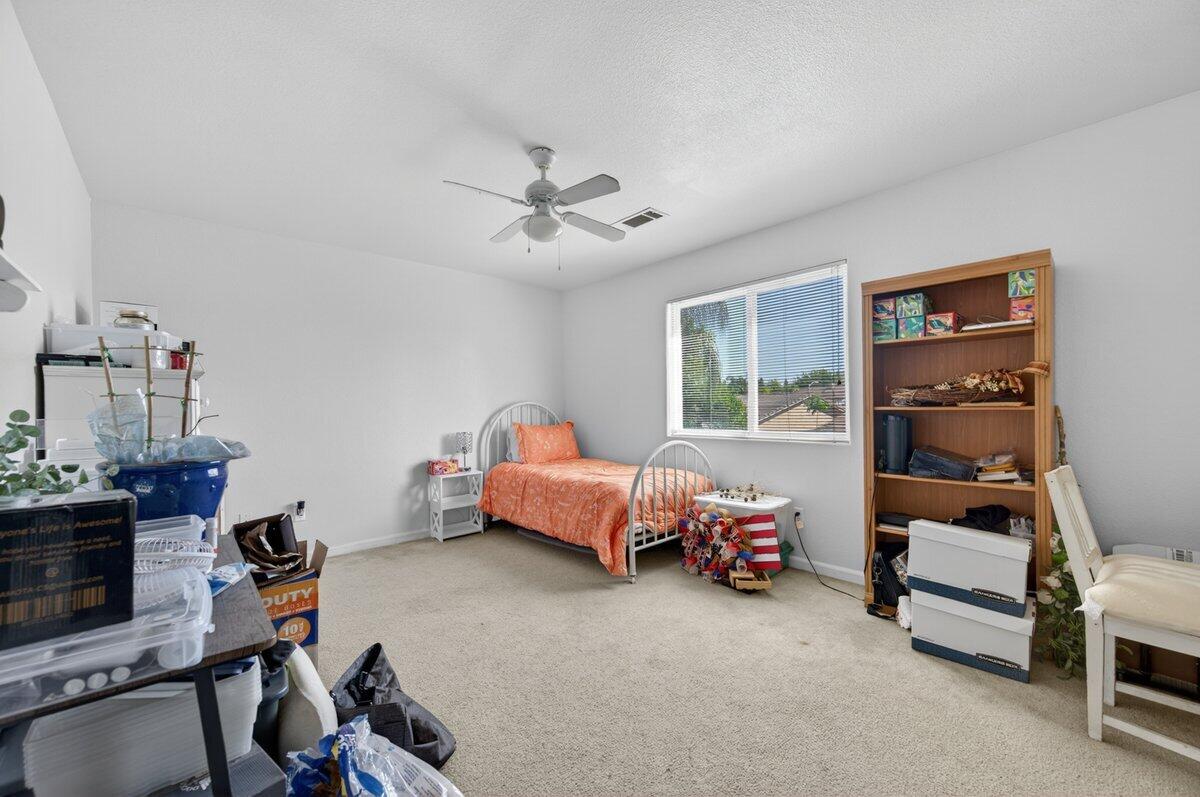 5821 W Sunnyview Ave, Visalia, CA 93291