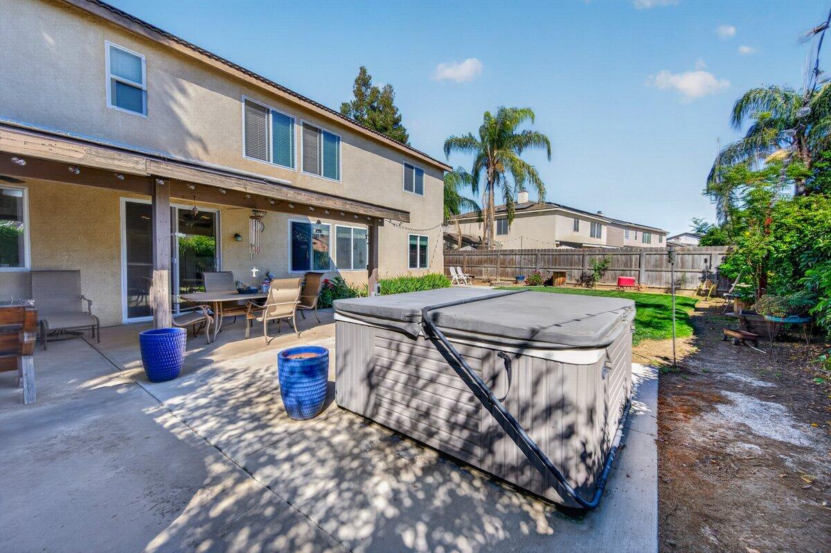 5821 W Sunnyview Ave, Visalia, CA 93291