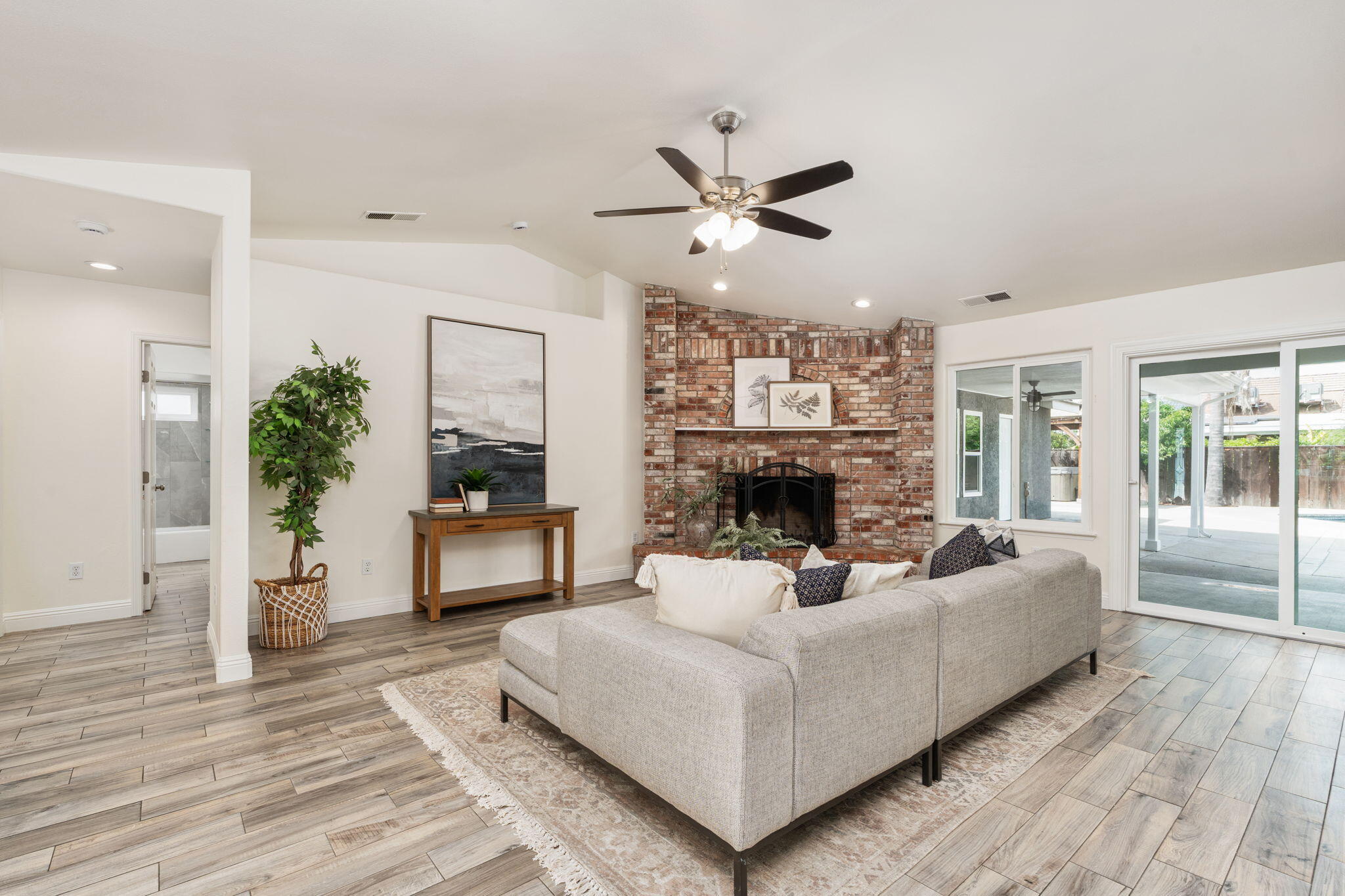 2371 Sophia Ln, Kingsburg, CA 93631