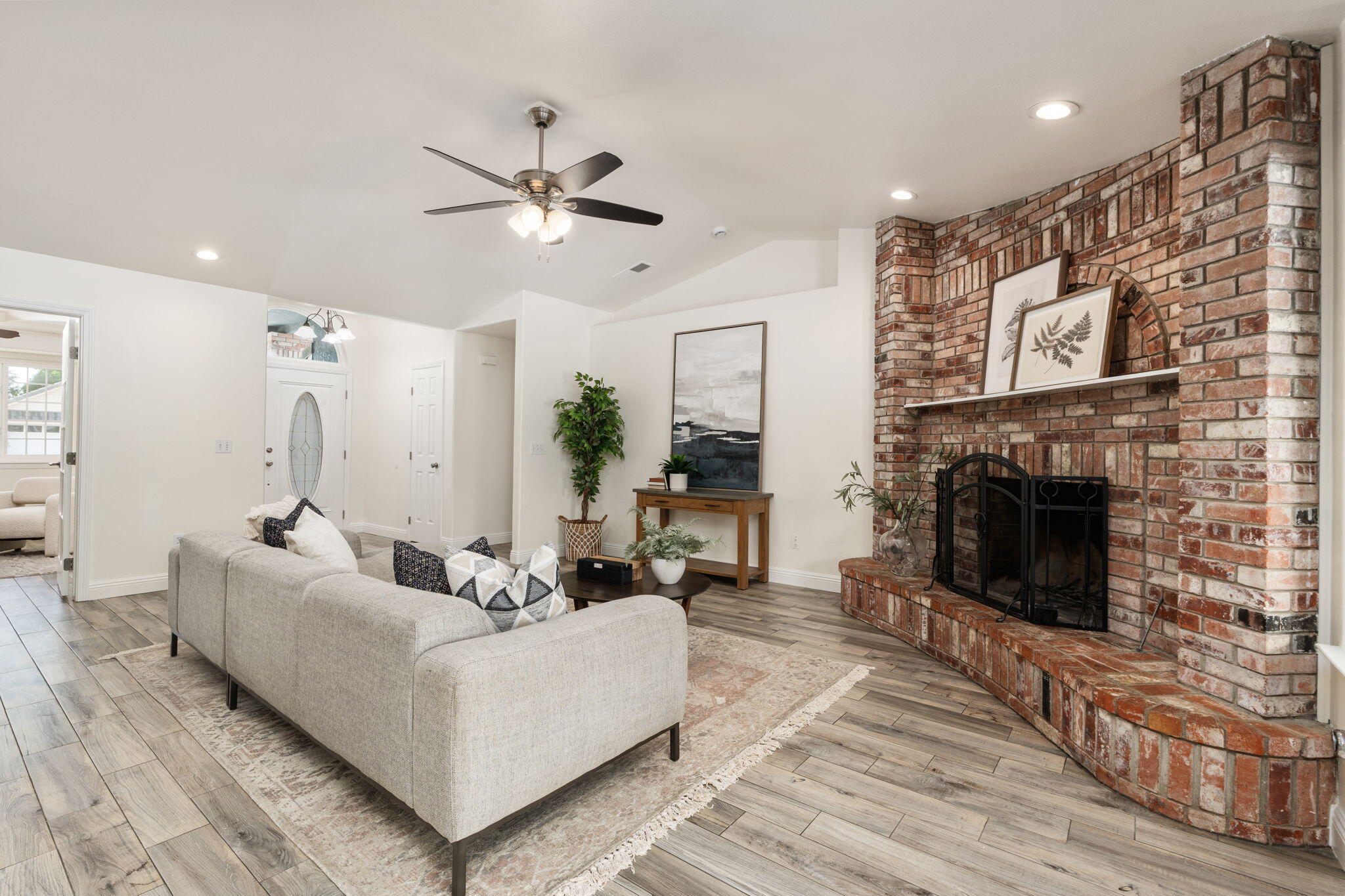 2371 Sophia Ln, Kingsburg, CA 93631