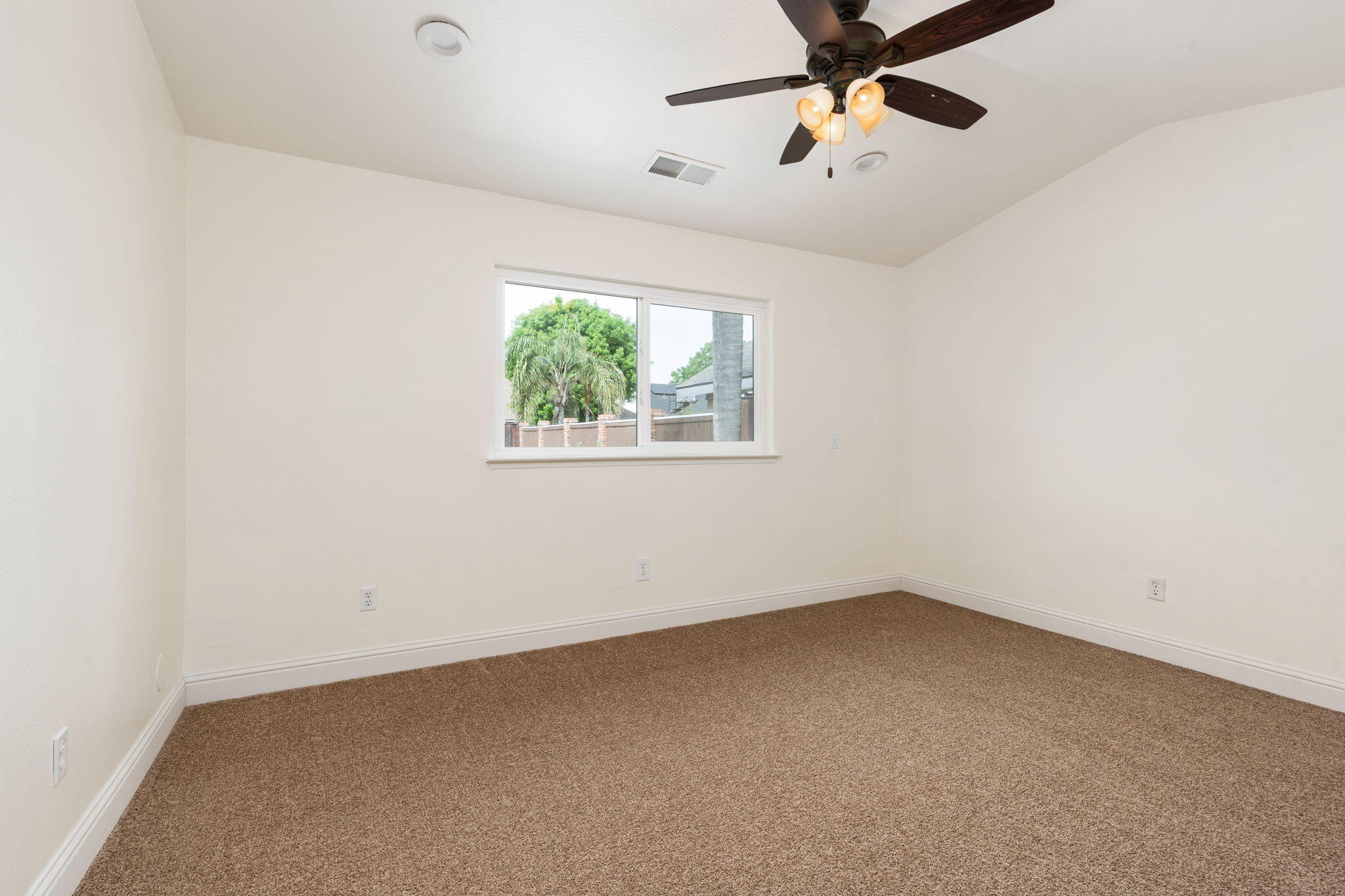 2371 Sophia Ln, Kingsburg, CA 93631