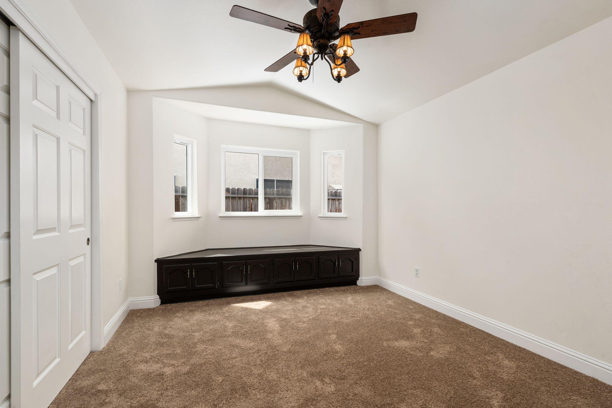 2371 Sophia Ln, Kingsburg, CA 93631